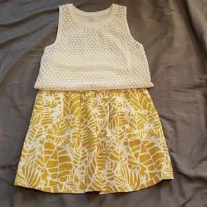 Adorable size 2 pleated skirt.